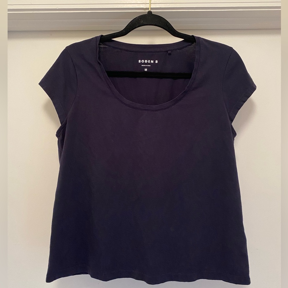Boden B t shirt women’s size medium navy blue baby tee scoop neck casual